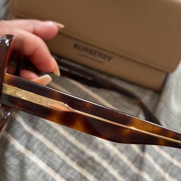 Burberry Sunglasses - Picture 4 of 4